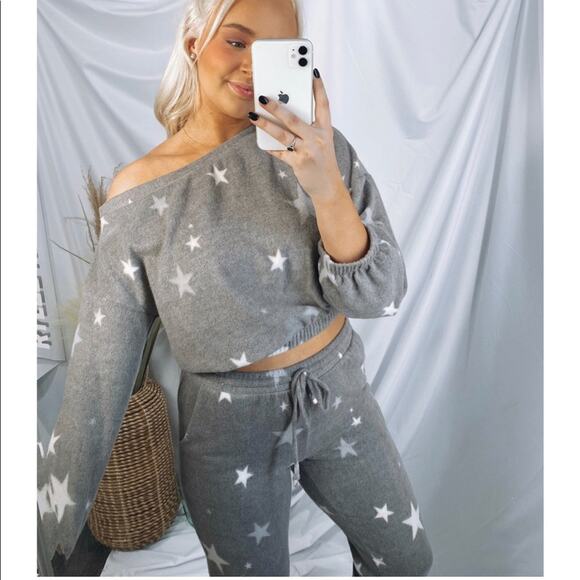 Long sleeve off the shoulder Cropped top high waisted sweatpants Star Lounge Set - Picture 5 of 14